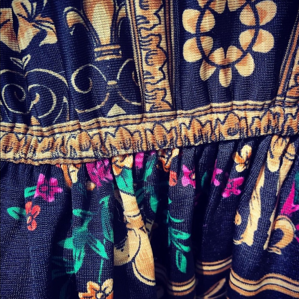 Slinky silky scarf black dress with gold and flowers 🌺 size small v-neck - Picture 4 of 15